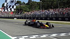 Max Verstappen vítzí ve Velké cen Emilie-Romagny.