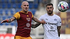 Jakub Hora z Dukly (vlevo) a Marek Havlík ze Slovácka