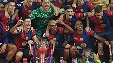 Fotbalisté Barcelony slaví mistrovský titul.