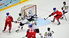 David Pastrák zakonuje pihrávku Romana ervenky.