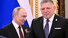 Rusko si na Rudém nám�stí v Moskv� p�ipomíná vojenskou p�ehlídkou konec Velké...