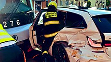 Dopravní nehoda tramvaje a automobilu zastavila v úterý ráno v pra�ských...