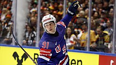 Frank Nazar slaví druhý americký gól v utkání s Nmeckem.