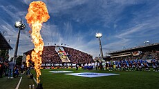 Nástup tým� p�ed za�átkem pohárového finále.