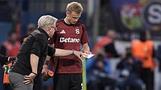 Sparanský kou Lars Friis instruuje Jaroslava Zeleného.