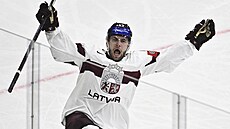 Martins Dzierkals slaví lotyský gól proti Francii.