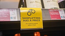 Nápis v supermarketu ve Wimbledonu v jihozápadním Londýn varuje zákazníky ped...