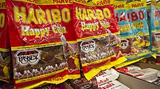 Stojan s gumovými bonbony Haribo v supermarketu v New Yorku. Nmecký výrobce...