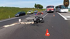 U Bánova na Uherskobrodsku dolo k váné nehod osobního vozu a motorkáe....