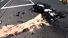 U Bánova na Uherskobrodsku dolo k váné nehod osobního vozu a motorkáe....