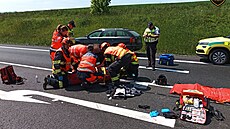 U Bánova na Uherskobrodsku dolo k váné nehod osobního vozu a motorkáe....