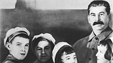 Sovtský diktátor Josif Stalin s dtma.