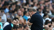 Trenér fotbalist Tottenhamu Ange Postecoglou bhem ligového duelu s Crystal...