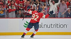 Tomá Nosek slaví gól Floridy v zápase proti Torontu.