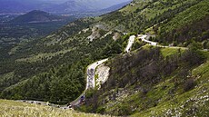Balík projídí regionem Abruzzo v 7. etap Gira.