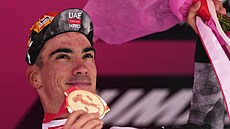 Juan Ayuso s medailí za triumf v 7. etap� Gira.