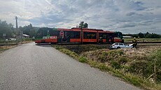 Na nechránném pejezdu v Bavorovicích se stetl osobní vlak s autem.