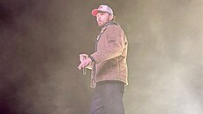 Calin na leto�ním Majálesu rozproudil davy náv�t�vník�, kte�í hlasit� zpívali a...