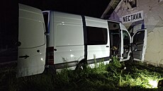 V obci Bezinky - Nectava na Svitavsku narazila dodávka do dráního domku,...