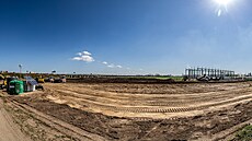 Protesty prodra�ily výstavbu haly v Opatovicích nad Labem o sto milion�. (12....