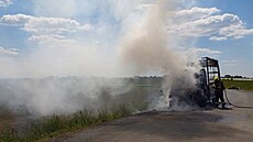Auto na D35 zaalo hoet, jeho idi zabránil tragédii. (13. kvtna 2025)