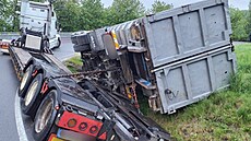 Nehoda kamionu v serpentinách na silnici I/43 u Albrechtic (16. kvtna 2025)