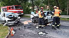 Pi nehod dvou aut v Luhaovicích se zranili tyi lidé. (18. kvtna 2025)