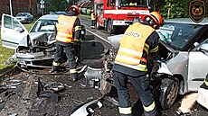Pi nehod dvou aut v Luhaovicích se zranili tyi lidé. (18. kvtna 2025)