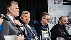 Zleva: Filip Turek (Motoristé), Jií unek (KDU-SL), ekonom Martin Slaný a...