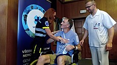 Srdce funguje! Irský b�ec Paul se z infarktu, který po postihl osm set metr�...