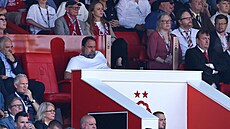 Evangelos Marinakis, majitele anglického klubu Nottingham Forest, sleduje zápas...