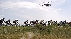 Peloton bhem páté etapy italského Gira