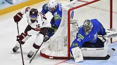 Loty Kaspars Daugavins se obtáí kolem slovinské brány