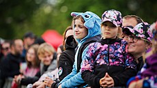 Mladí fanouci na koncertu Pokáe bhem pardubického Majálesu. (16. kvtna...