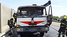 Poár nákladní soupravy uzavel ve stedu odpoledne v Pardubickém kraji dálnici...