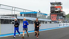 eský prezident Petr Pavel na trati Autodromu Most, kde se probhl s dalími...