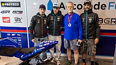 eský prezident Petr Pavel na Autodromu Most, kde se probhl s dalími bci...
