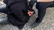 Falený policista skonil v poutech, okradl mue o pl milionu