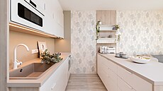 Kuchyská sestava z IKEA byla doplnna pracovní deskou a krycími panely od...