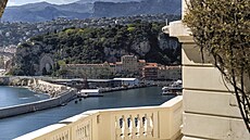 Výhled na Promenade des Anglais a Starý pístav