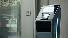 Na ú�ad� je samoobslu�ný terminál pro úhrady správních poplatk�
