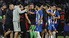 Strkanice mezi hrái Espaolu a Barcelony po závreném hvizdu.