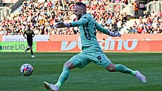 Dominik Holec, branká� ostravského Baníku, p�i utkání v Plzni.