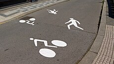 Nastíkané vodorovné znaení v praské Antonínské ulici