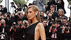 Bella Hadidová na zahájení filmového festivalu v Cannes (13. kvtna 2025)