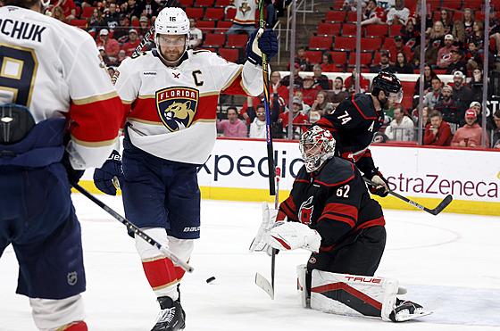 Kapitán Florida Panthers Aleksander Barkov slaví trefu ve finále Východní...