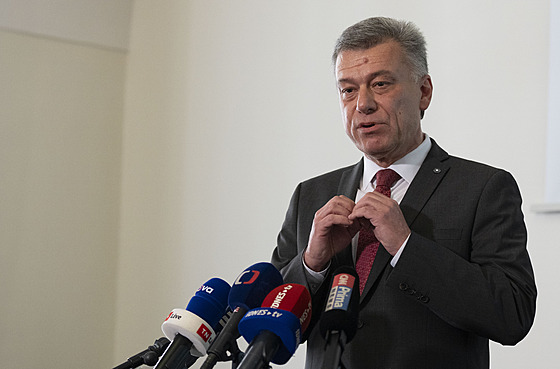 Ministr spravedlnosti Pavel Bla�ek (ODS) na �tvrte�ní tiskové konferenci...