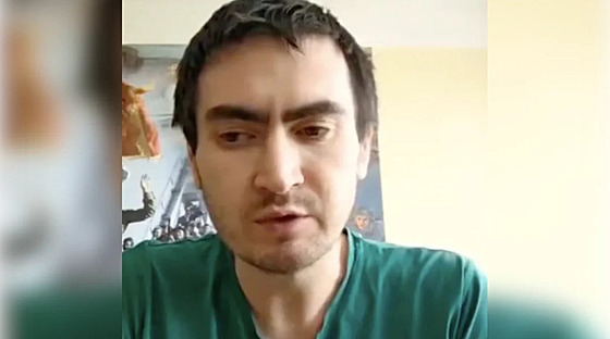 Ruský voják Pavel Stovan bhem pokusu o sebevradu.