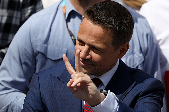 Trzaskowski se usmívá ped druhým kolem prezidentské volby. (25. kvtna 2025)