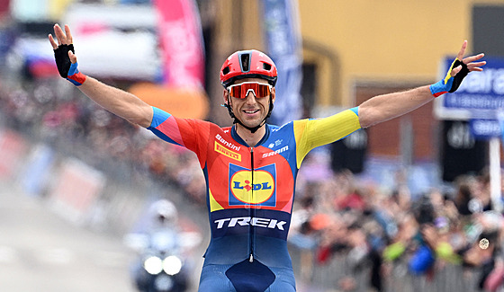 Carlos Verona vítzí v 15. etap Gira.